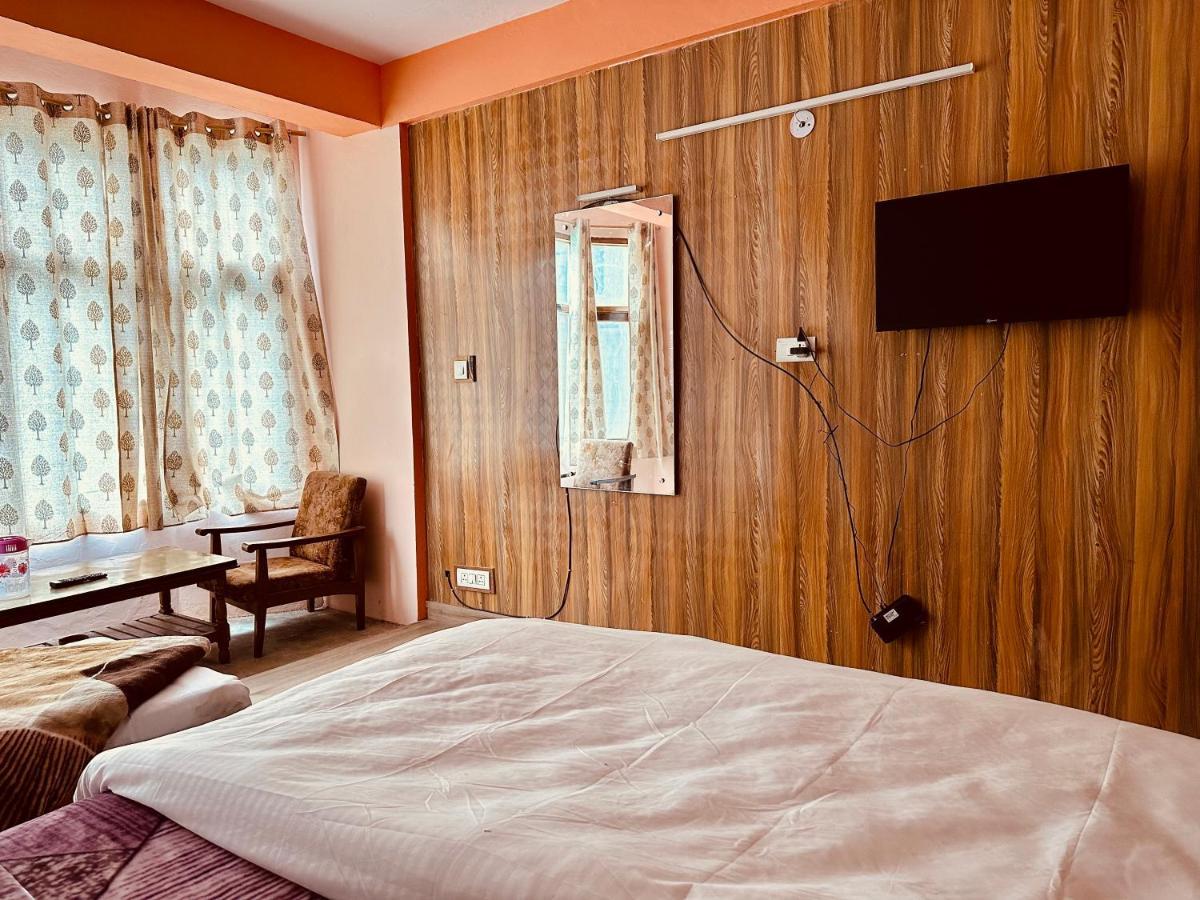 Hotel D Kanchan Manali Екстер'єр фото