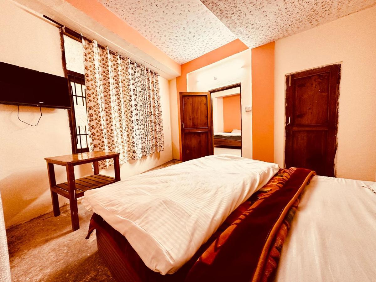 Hotel D Kanchan Manali Екстер'єр фото