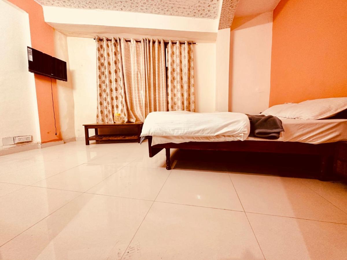 Hotel D Kanchan Manali Екстер'єр фото
