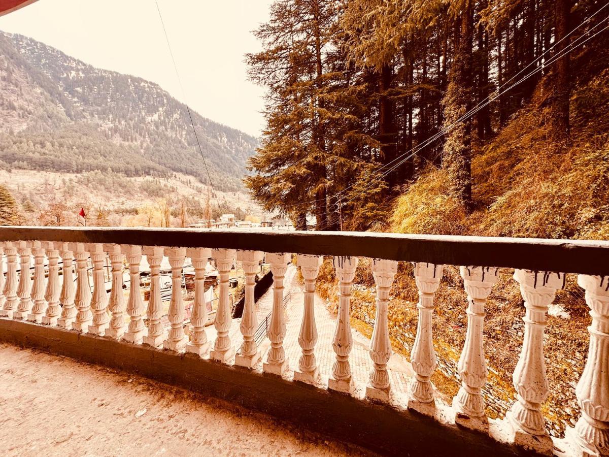Hotel D Kanchan Manali Екстер'єр фото