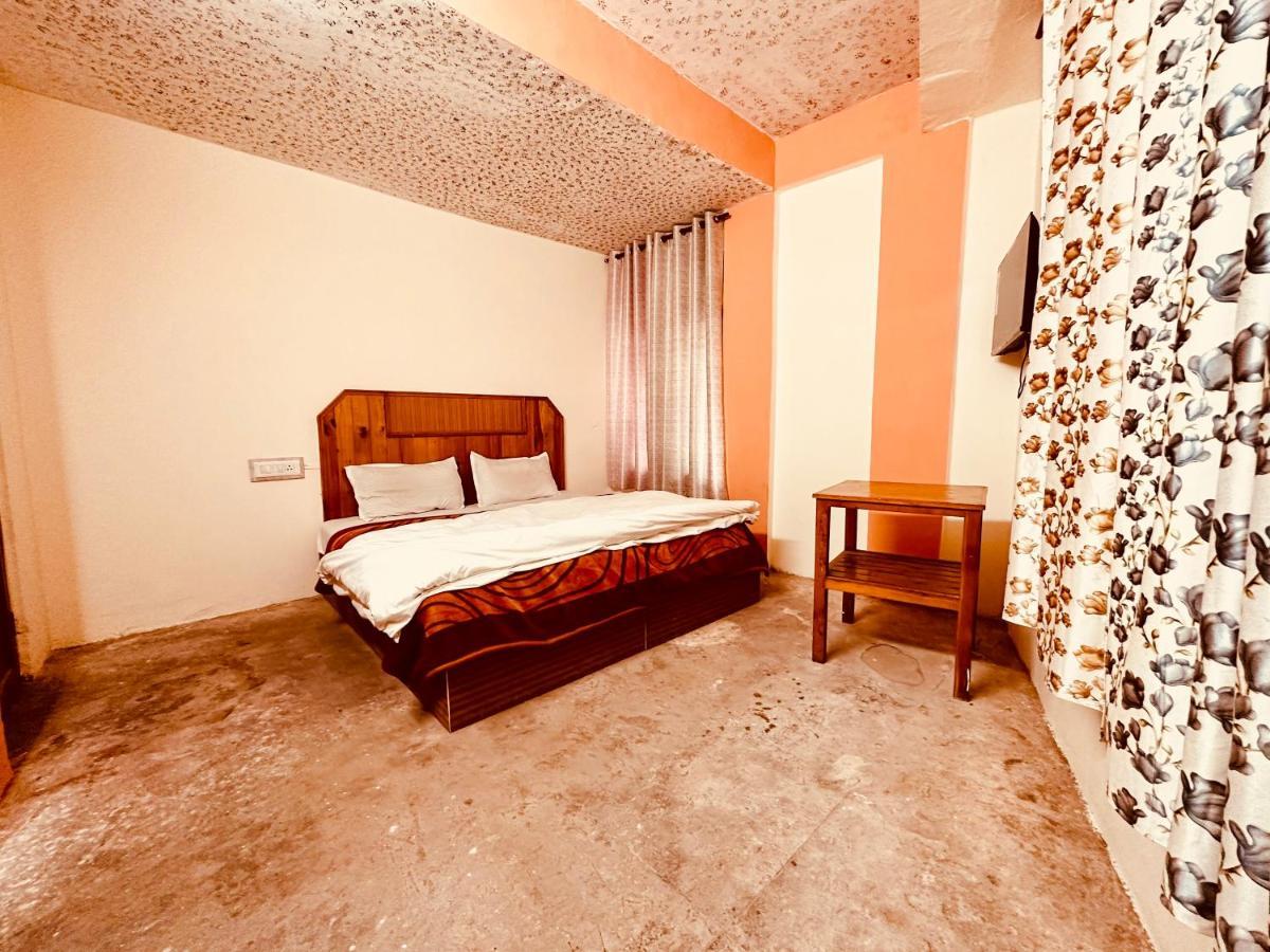 Hotel D Kanchan Manali Екстер'єр фото